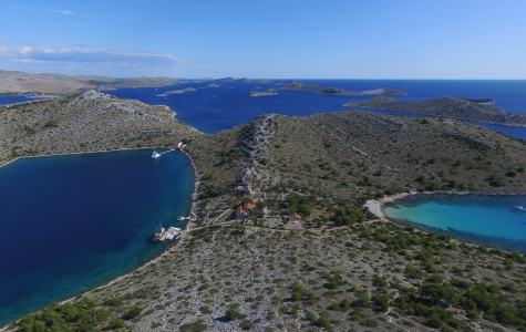 Otok Levrnaka sa vidikovca