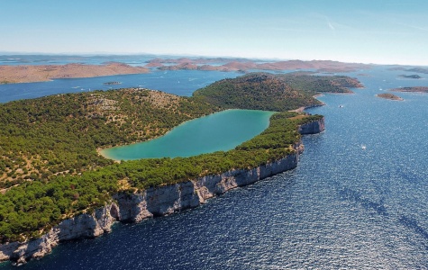Jezero Mir u uvali Telašćica